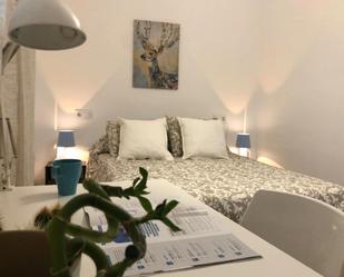 Bedroom of Flat to share in  Sevilla Capital  with Washing machine and TV