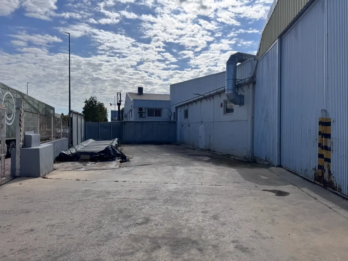 Exterior view of Industrial buildings for rent in Ceutí