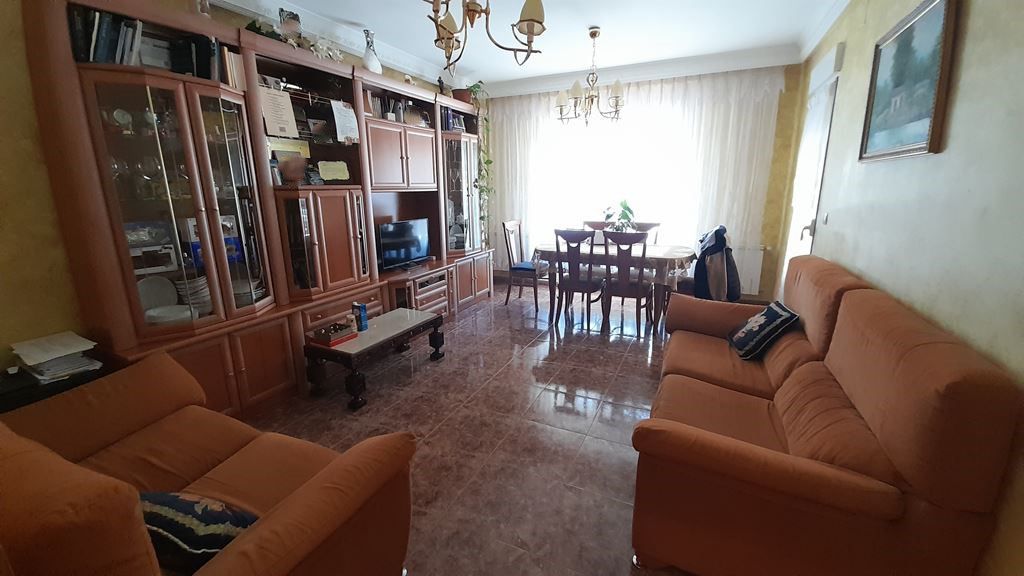 Sala d'estar de Pis en venda en La Roda amb Calefacció, Terrassa i Traster