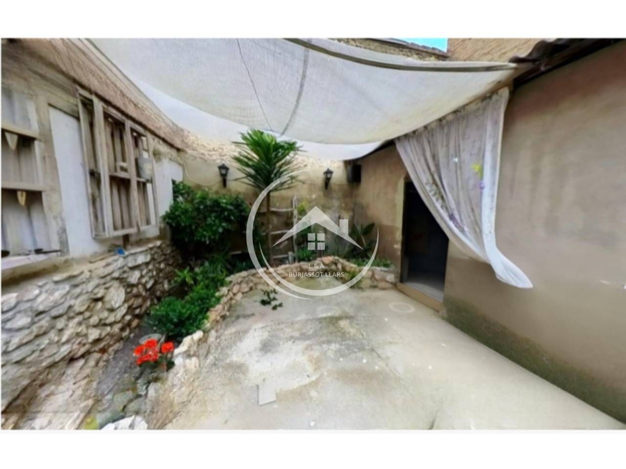 Exterior view of Flat for sale in Burjassot  with Air Conditioner