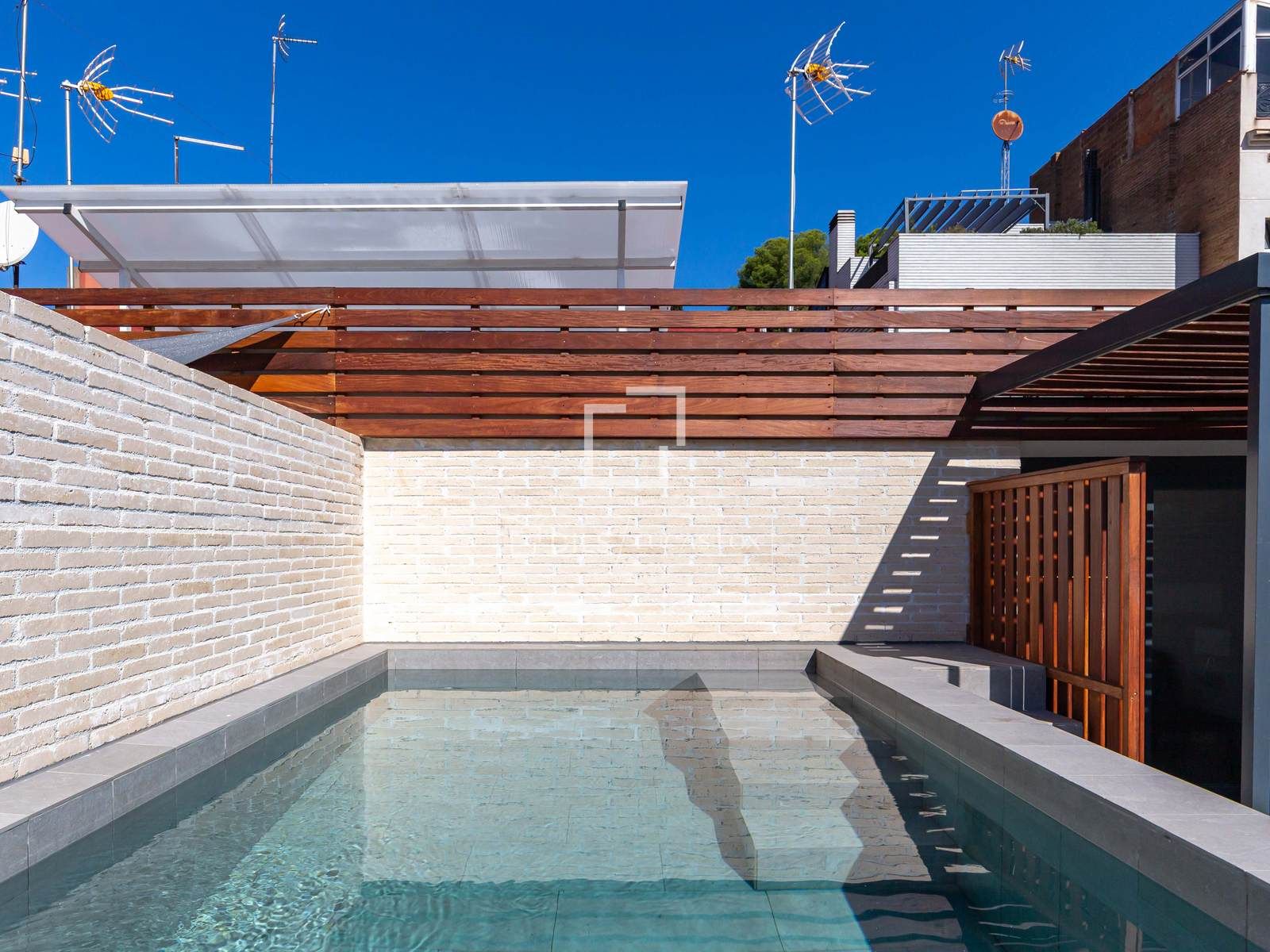 Swimming pool of House or chalet for sale in Esplugues de Llobregat  with Air Conditioner, Heating and Parquet flooring