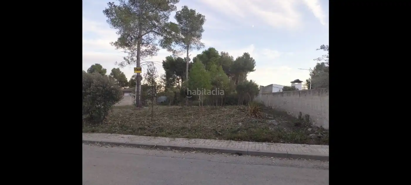Residential land for sale in Carrer Paĩsos Catalans 258