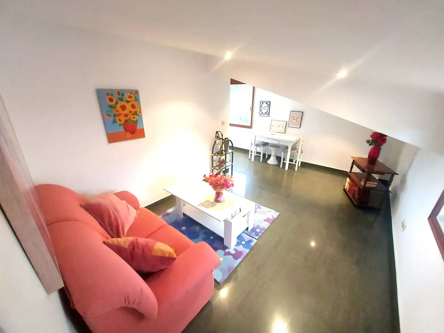 Sala d'estar de Pis de lloguer en Vigo  amb Parquet i Moblat