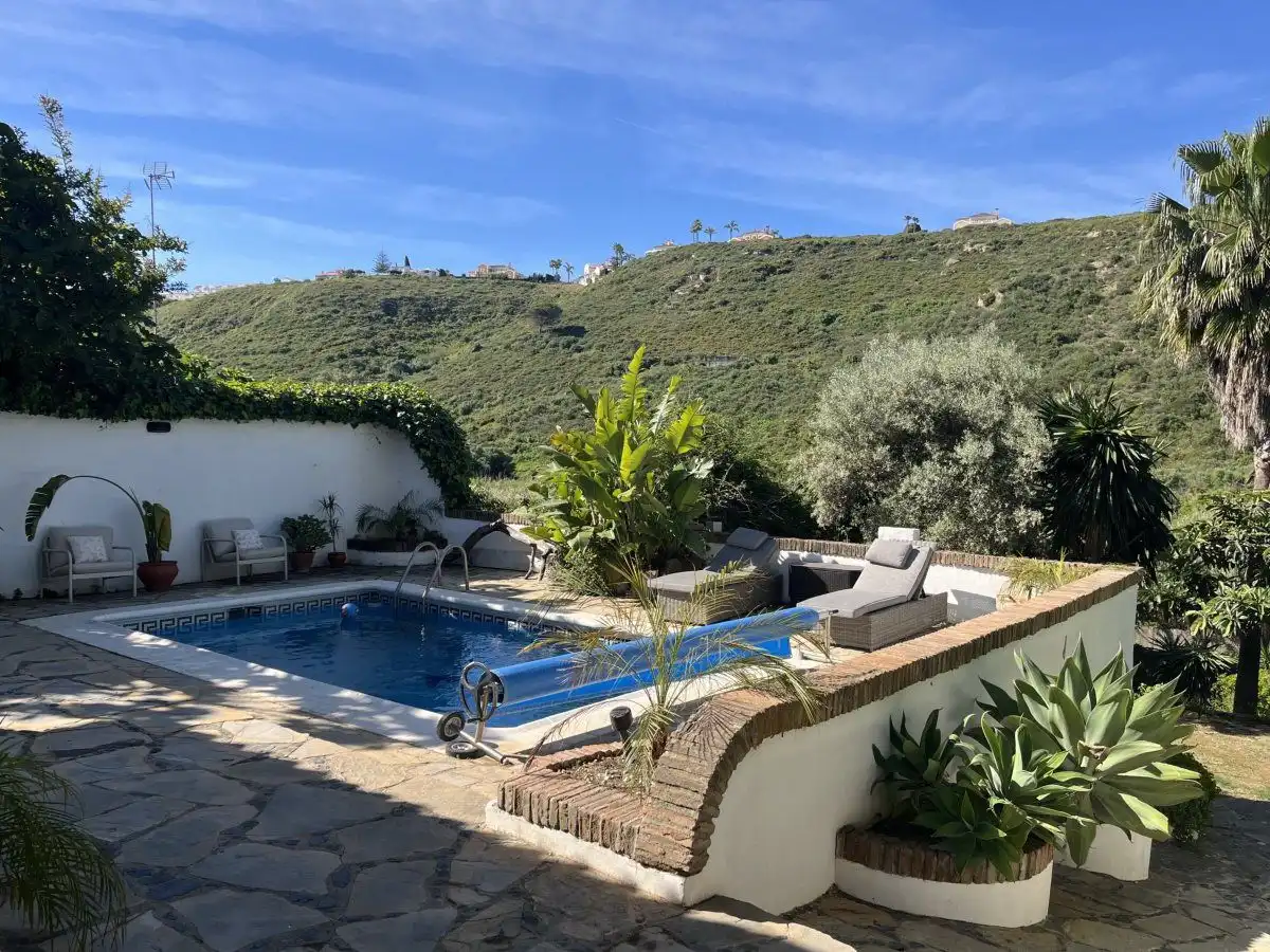 Schwimmbecken von Country house zum Verkauf in Manilva mit Privatgarten, Terrasse und Schwimmbad