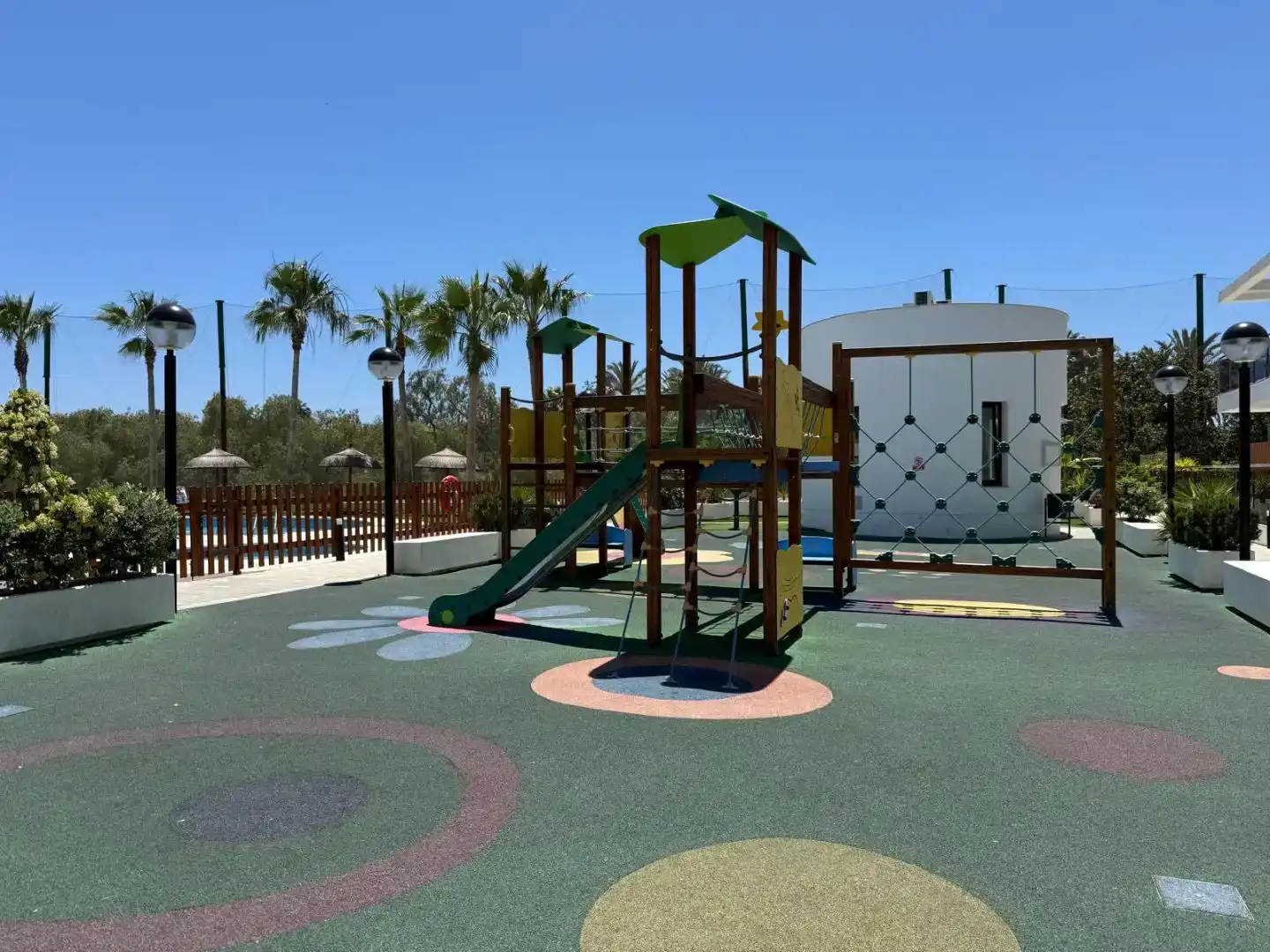 Parkplatz von Wohnung zur Miete in Motril mit Klimaanlage, Schwimmbad und Balkon