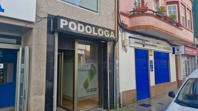 Local comercial en Alquiler en Av. de Alfonso Molina, -1 en Santa Comba