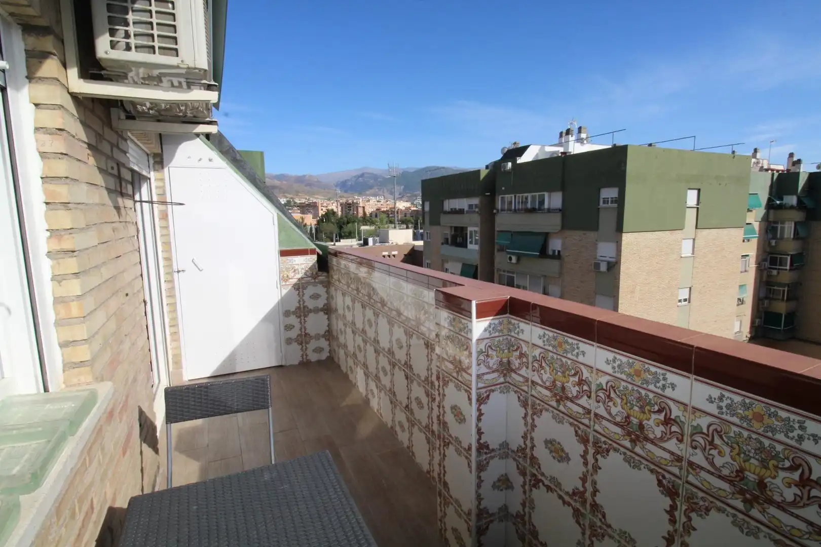 Vista exterior de Piso de alquiler en Granada con Aire acondicionado, Calefacción y Jardín privado