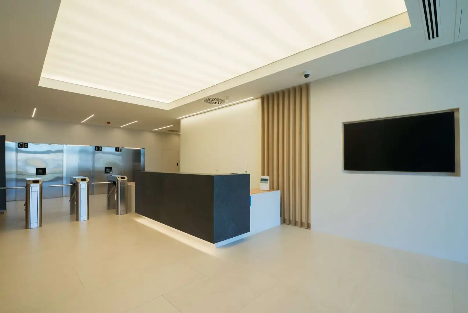 Oficina de alquiler en Cornellà de Llobregat con Aire acondicionado, Calefacción y Terraza