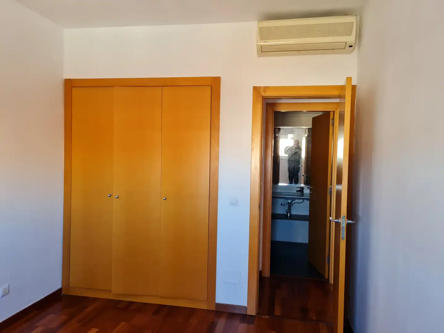 Bedroom of Attic for rent in Girona  with Air Conditioner, Heating and Parquet flooring