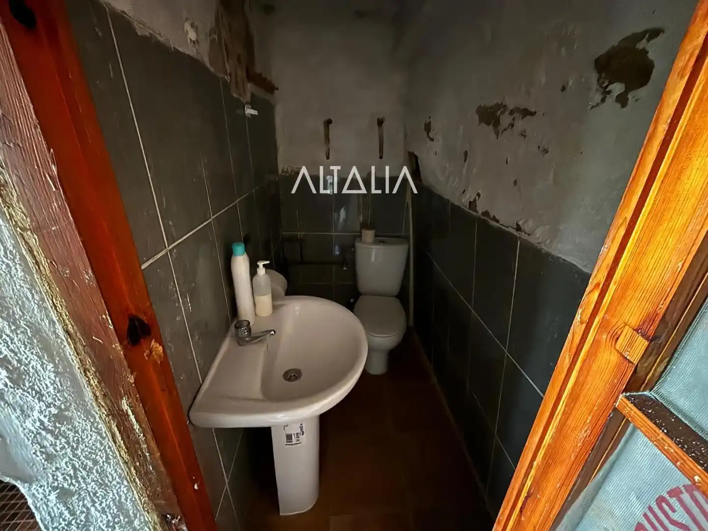 Bathroom of Houses for sale in Cardenete  with Storage room