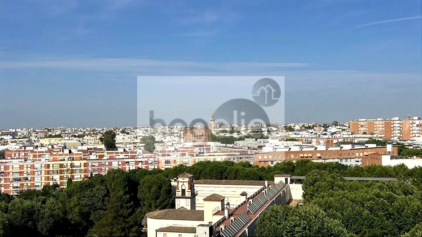 Exterior view of Flat for rent in Sevilla  with Air Conditioner, Terrace and Furnished