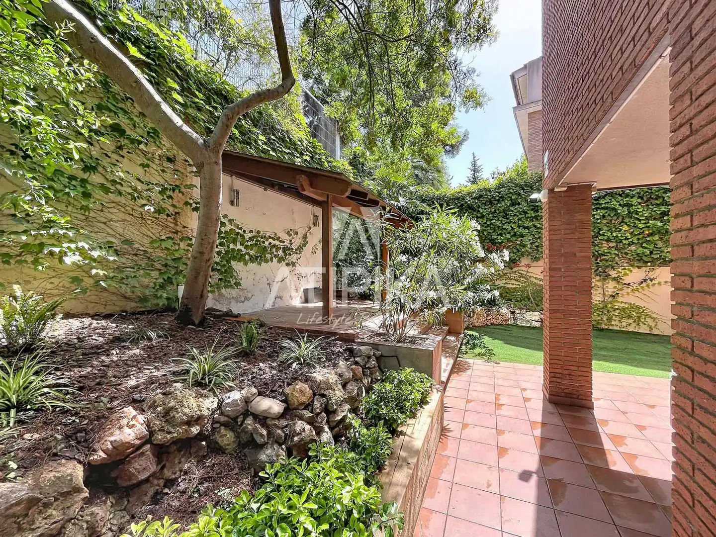 Jardí de Casa o xalet en venda en Castelldefels amb Aire condicionat, Calefacció i Terrassa