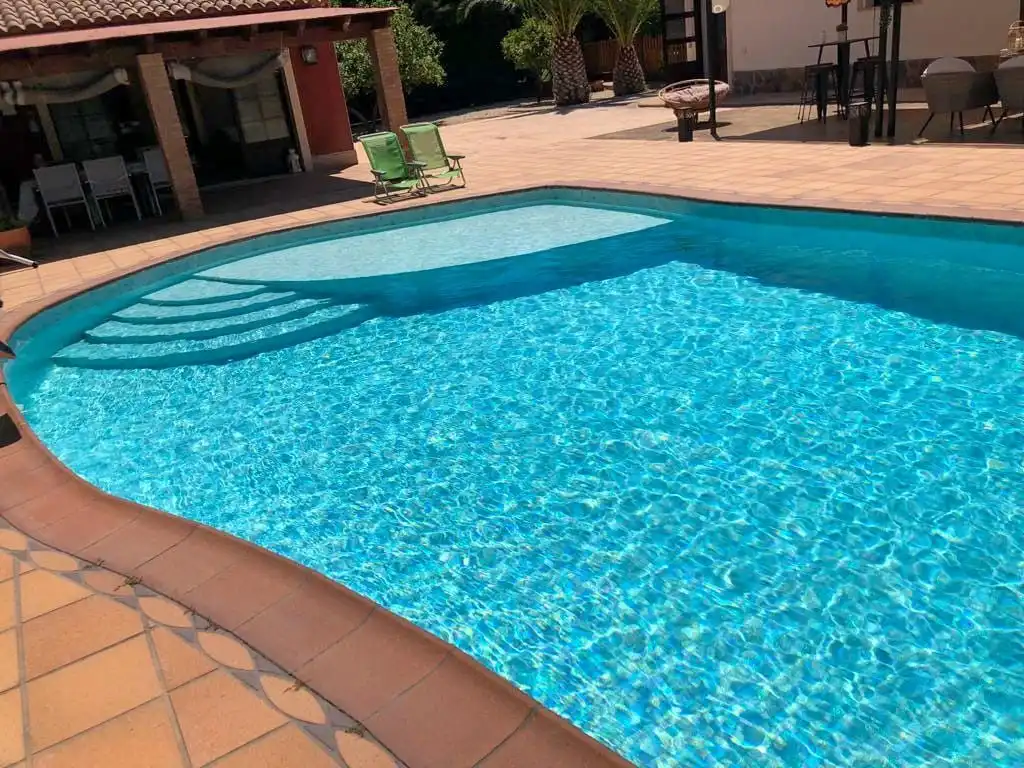 Piscina de Casa o chalet en venta en Elda con Aire acondicionado, Calefacción y Jardín privado
