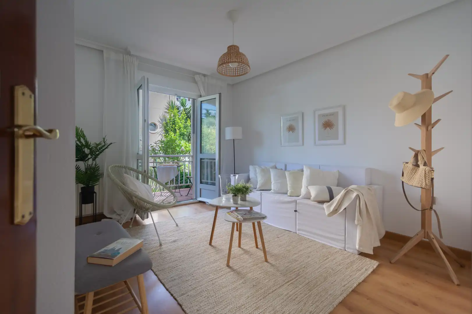 Sala d'estar de Casa o xalet en venda en Avilés amb Calefacció, Jardí privat i Parquet