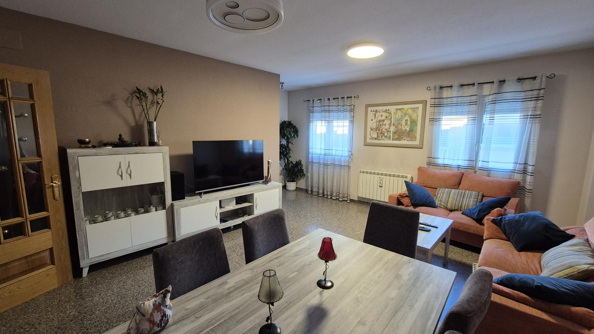 Sala d'estar de Casa adosada en venda en Villena amb Terrassa