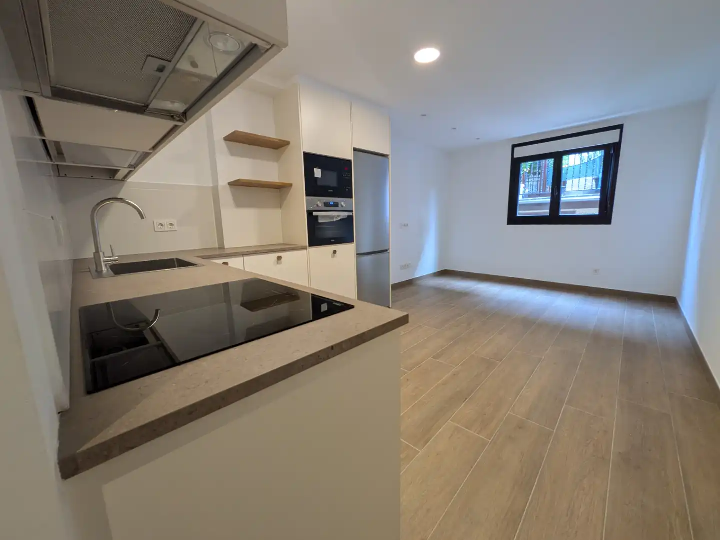 Cocina de Piso en venta en Errenteria con Horno, Lavadora y Microondas