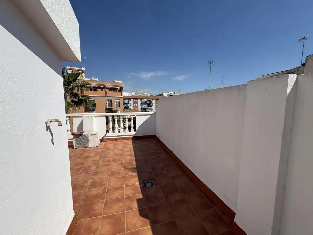 Terrasse von Einfamilien-Reihenhaus zum Verkauf in Sagunto / Sagunt mit Klimaanlage, Heizung und Terrasse