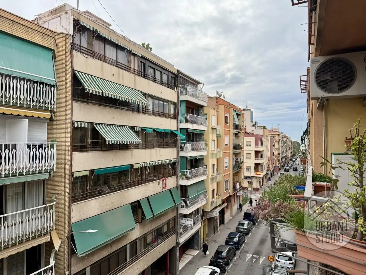 Vista exterior de Piso en venta en Alicante / Alacant con Aire acondicionado, Amueblado y Balcón