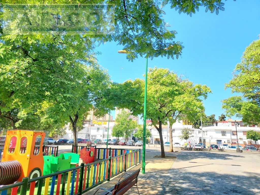 Vista exterior de Casa o chalet en venta en  Sevilla Capital con Aire acondicionado