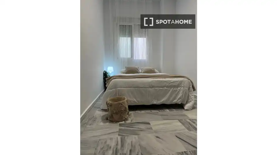Bedroom of Flat for share in Sevilla  with Air Conditioner, Terrace and Furnished