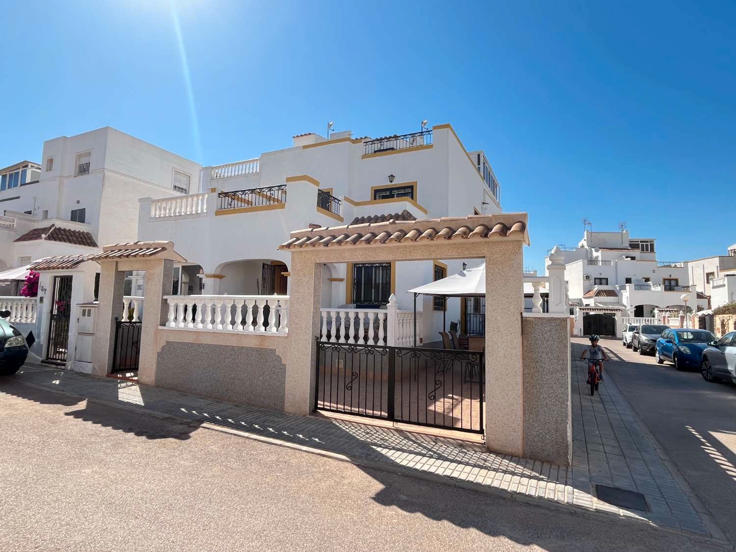 Vista exterior de Dúplex en venda en Orihuela amb Terrassa, Piscina i Moblat