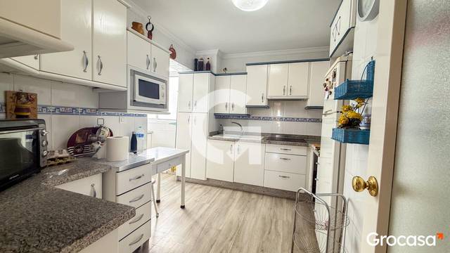Piso en Venta en CL VALDEPEÑAS en Viña Málaga