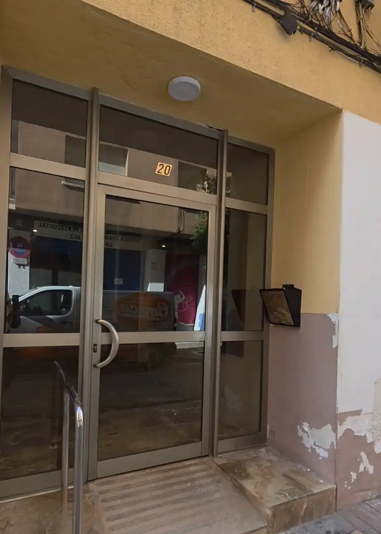 Piso con terraza en venta en Carrer de Gornals 20, imagen 2