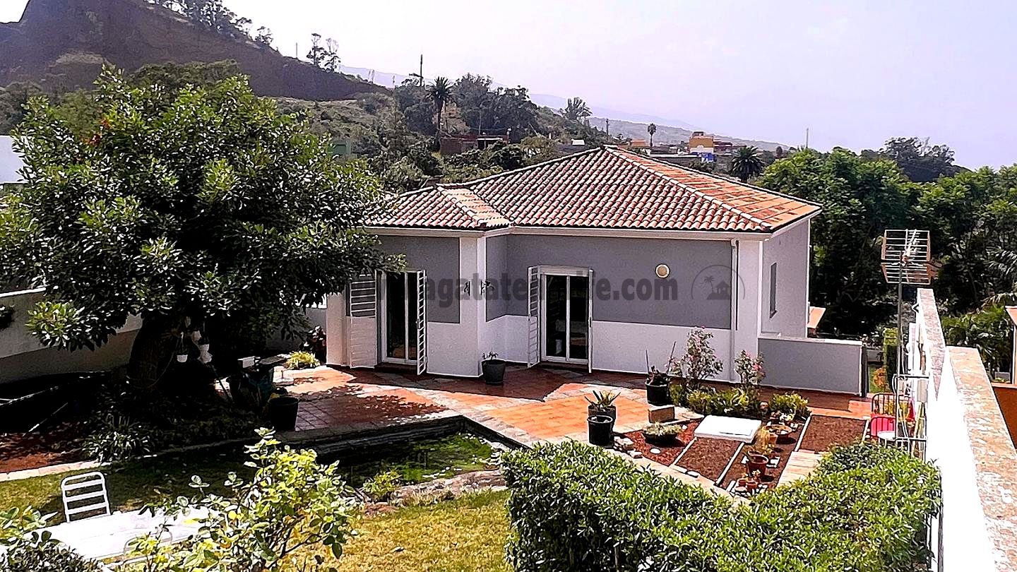 Exterior view of House or chalet for sale in Tacoronte  with Private garden, Parquet flooring and Furnished