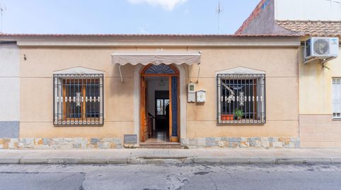 Casa de Pueblo con Potencial en el Corazón del Municipio