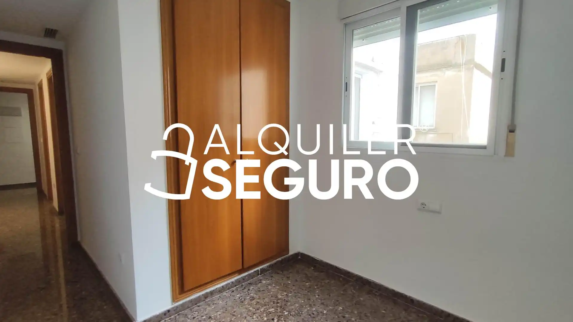 Schlafzimmer von Wohnung zur Miete in Valencia mit Klimaanlage und Heizung