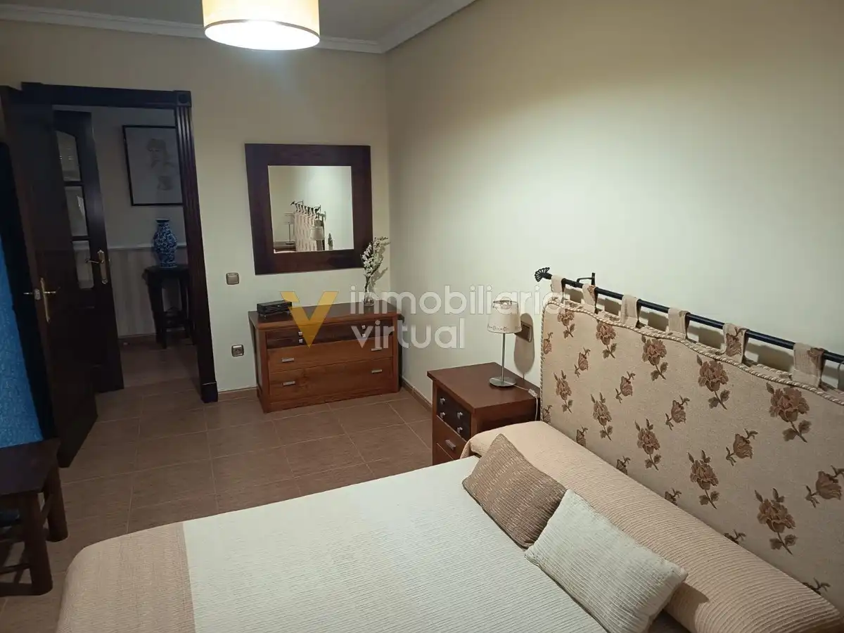 Habitación de Casa o chalet en venta en Lucena con Piscina y Amueblado