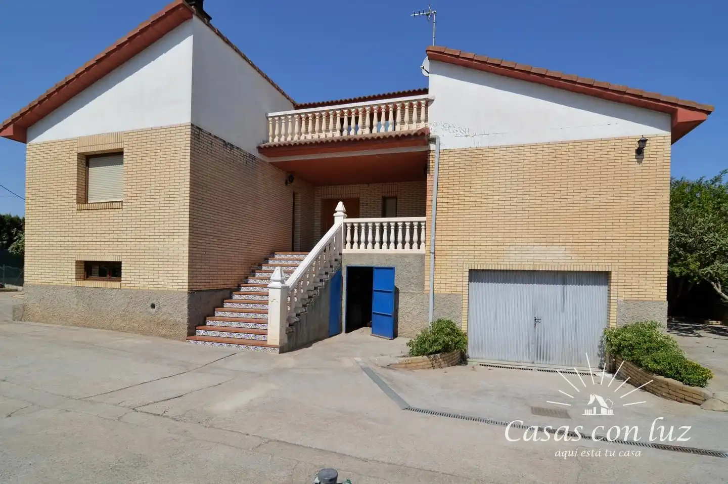 Vista exterior de Casa o chalet en venta en Zaragoza con Jardín privado, Trastero y Piscina