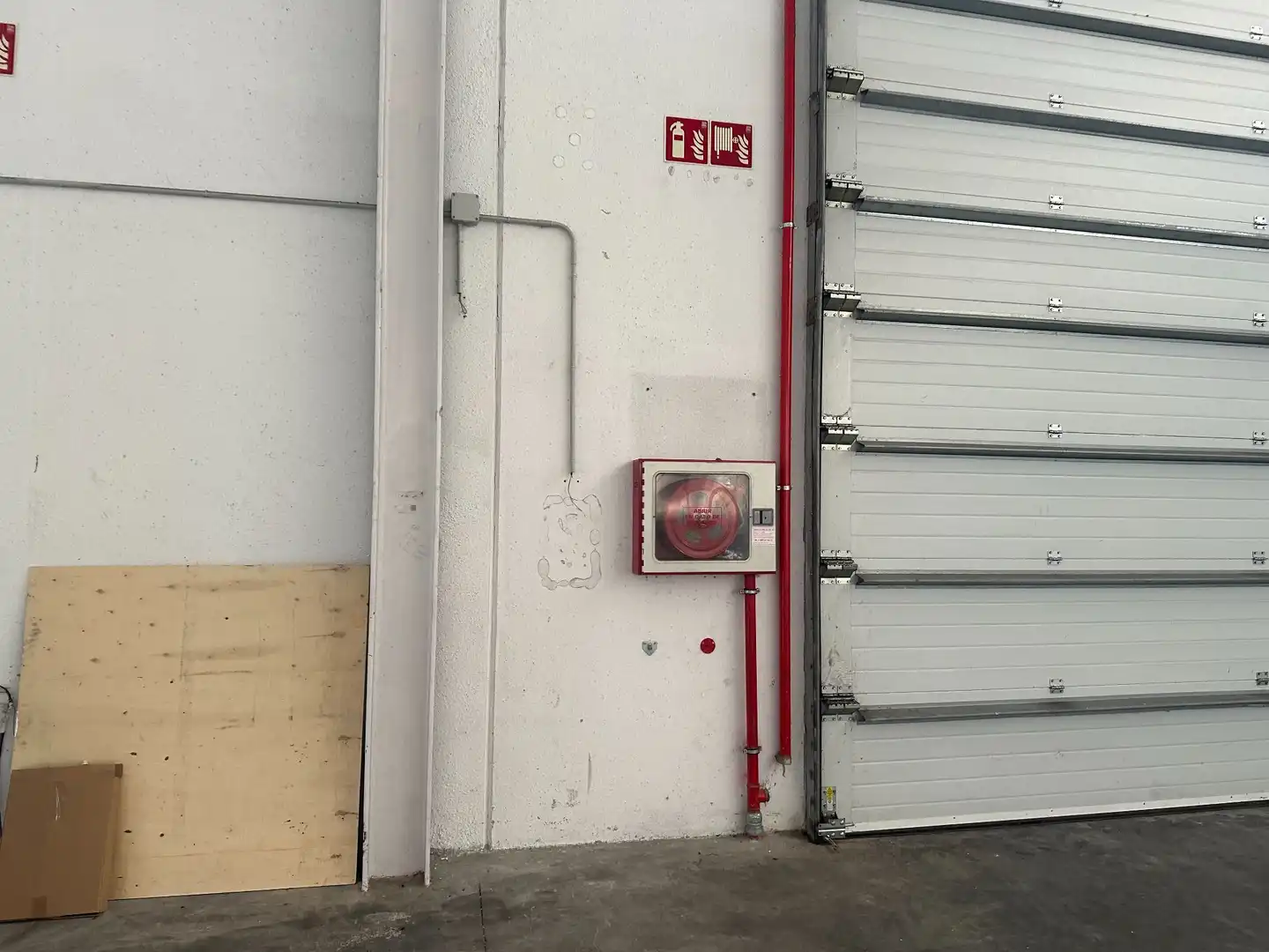Außenansicht von Fabrikhallen zur Miete in Ontinyent