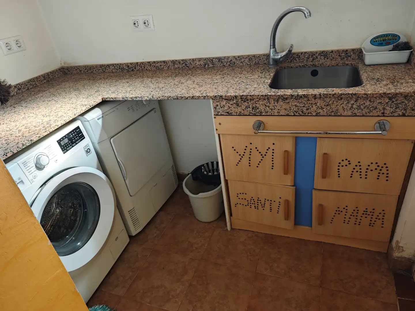 Cuina de Dúplex en venda en Dos Hermanas amb Aire condicionat, Jardí privat i Terrassa