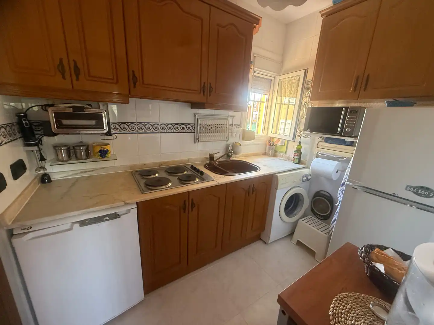 Cuina de Apartament en venda en Torrevieja amb Jardí privat, Terrassa i Moblat