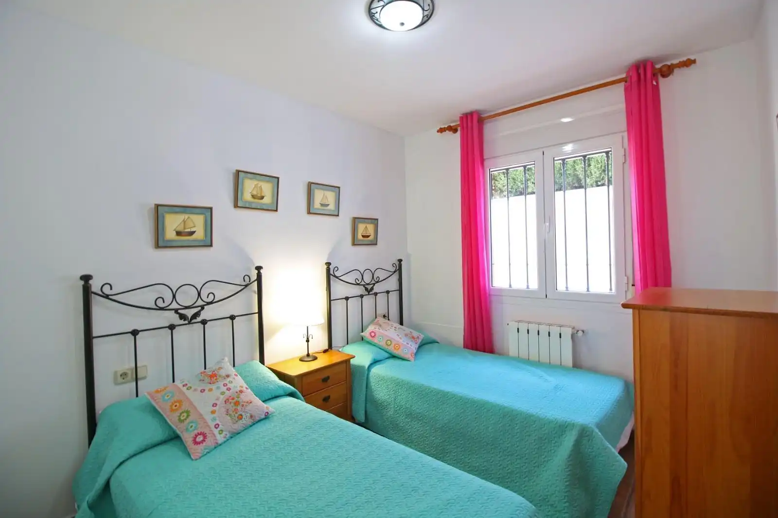 Dormitori de Casa adosada en venda en Calpe / Calp amb Aire condicionat, Calefacció i Jardí privat