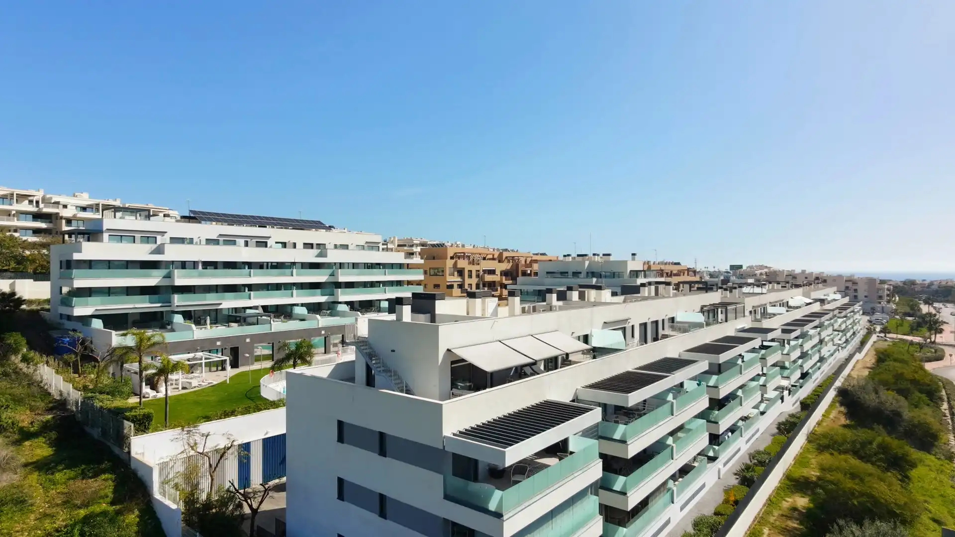 Vista exterior de Ático en venta en Mijas con Aire acondicionado, Terraza y Piscina