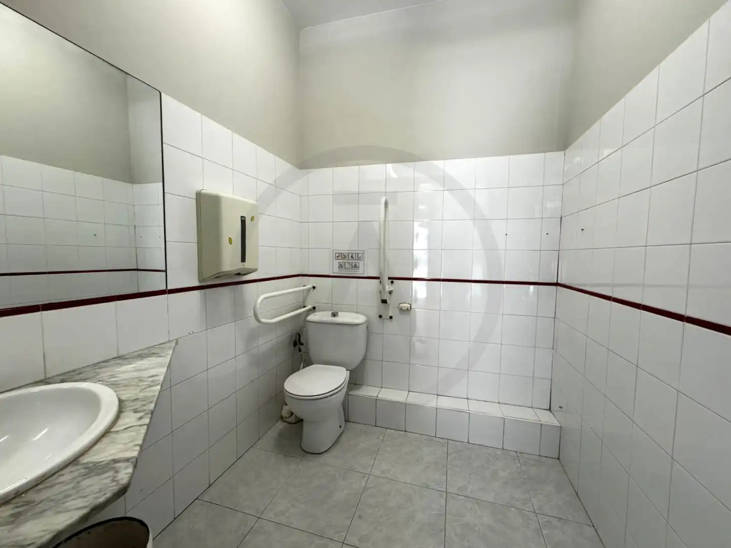 Baño de Local en venta en Terrassa con Calefacción y Parquet