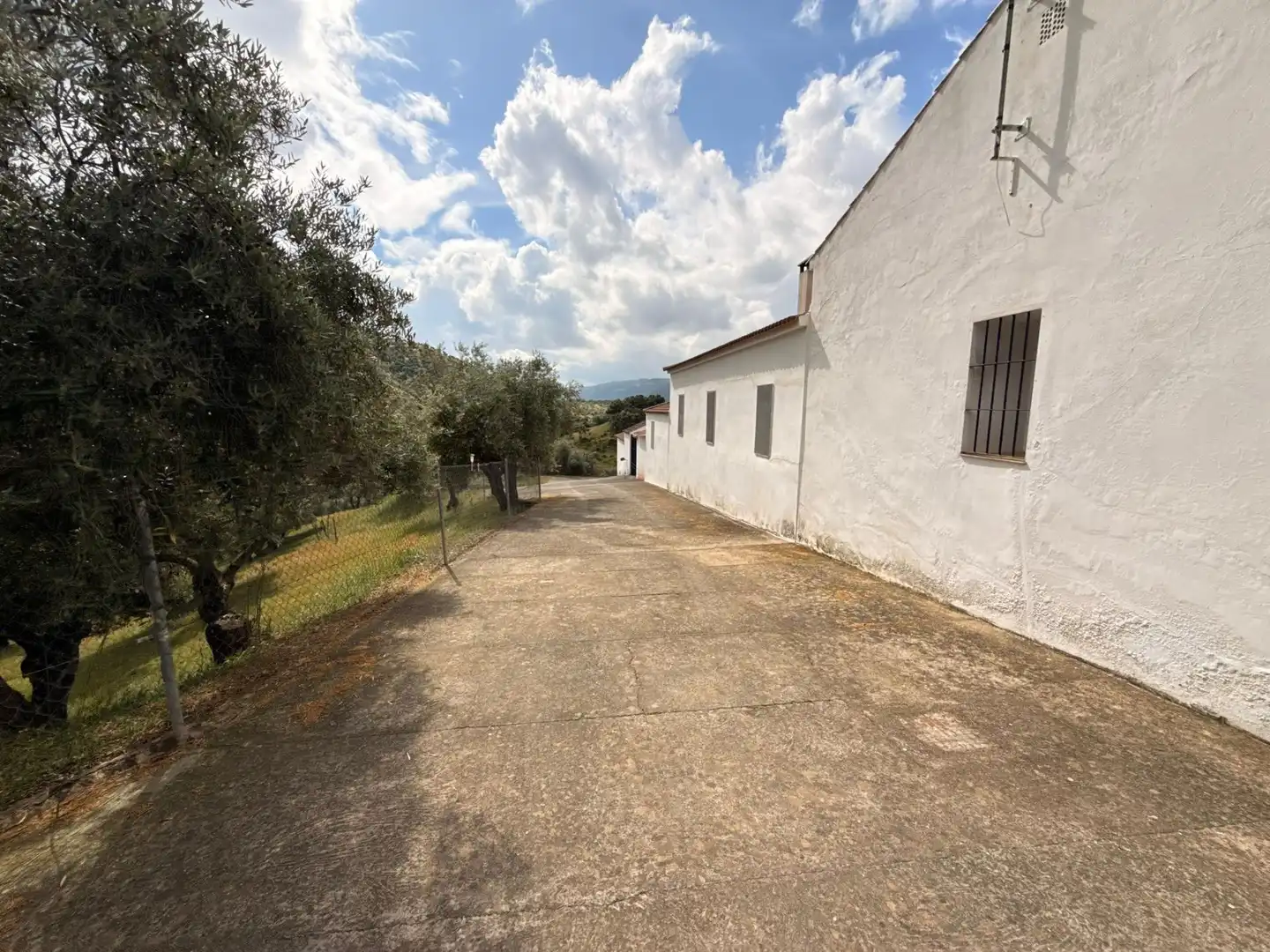 Außenansicht von Country house zum Verkauf in Obejo