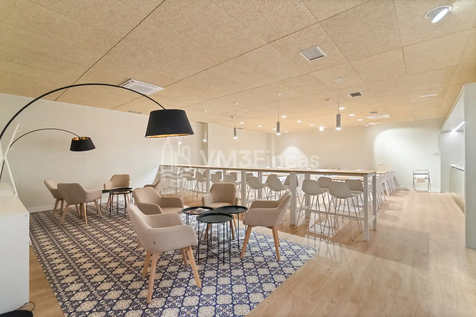 Büro zur Miete in El Prat de Llobregat mit Klimaanlage, Heizung und Terrasse