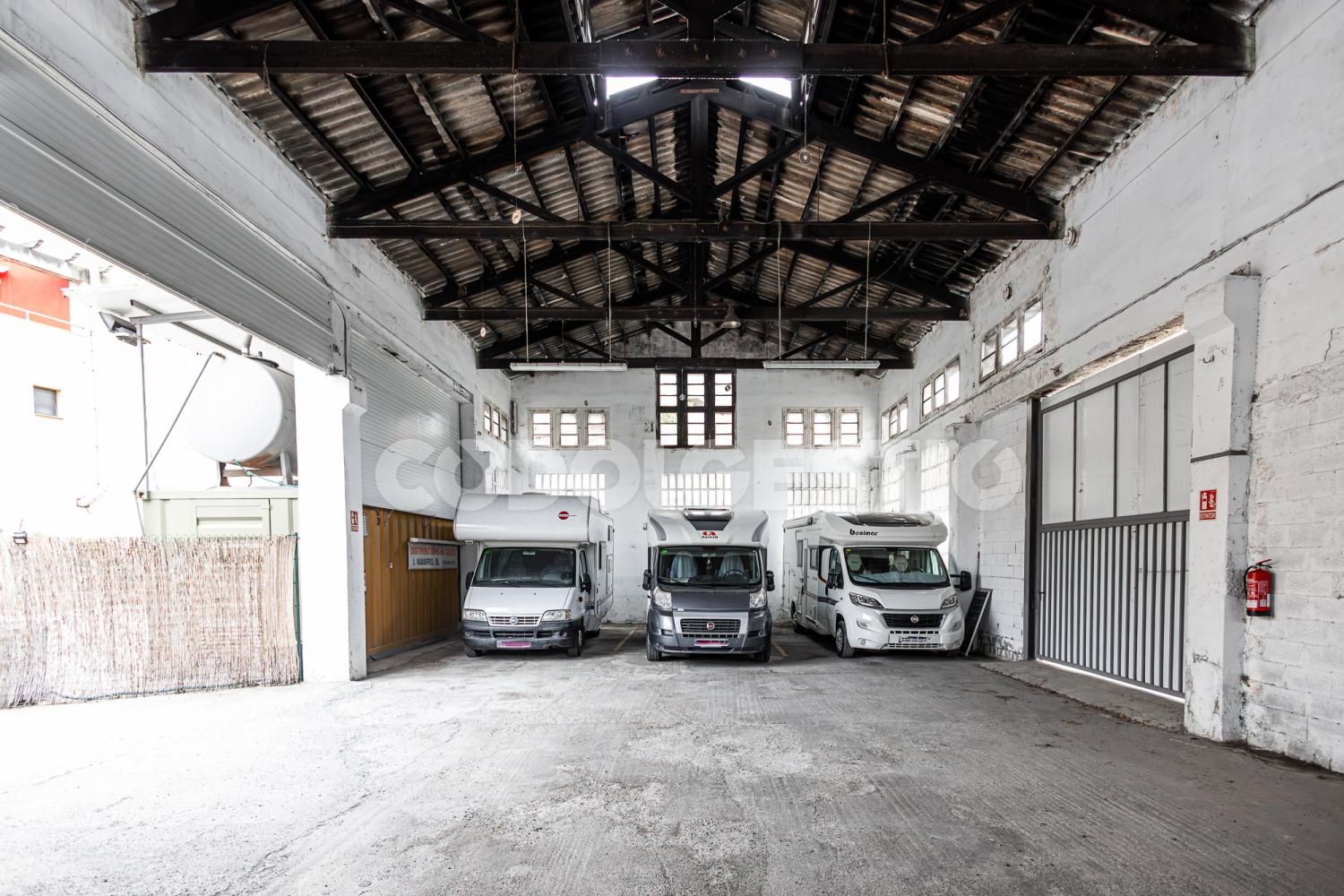 Aparcament de Nau industrial en venda en Torelló