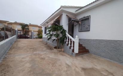 Vista exterior de Casa o xalet en venda en Turís amb Aire condicionat, Terrassa i Piscina