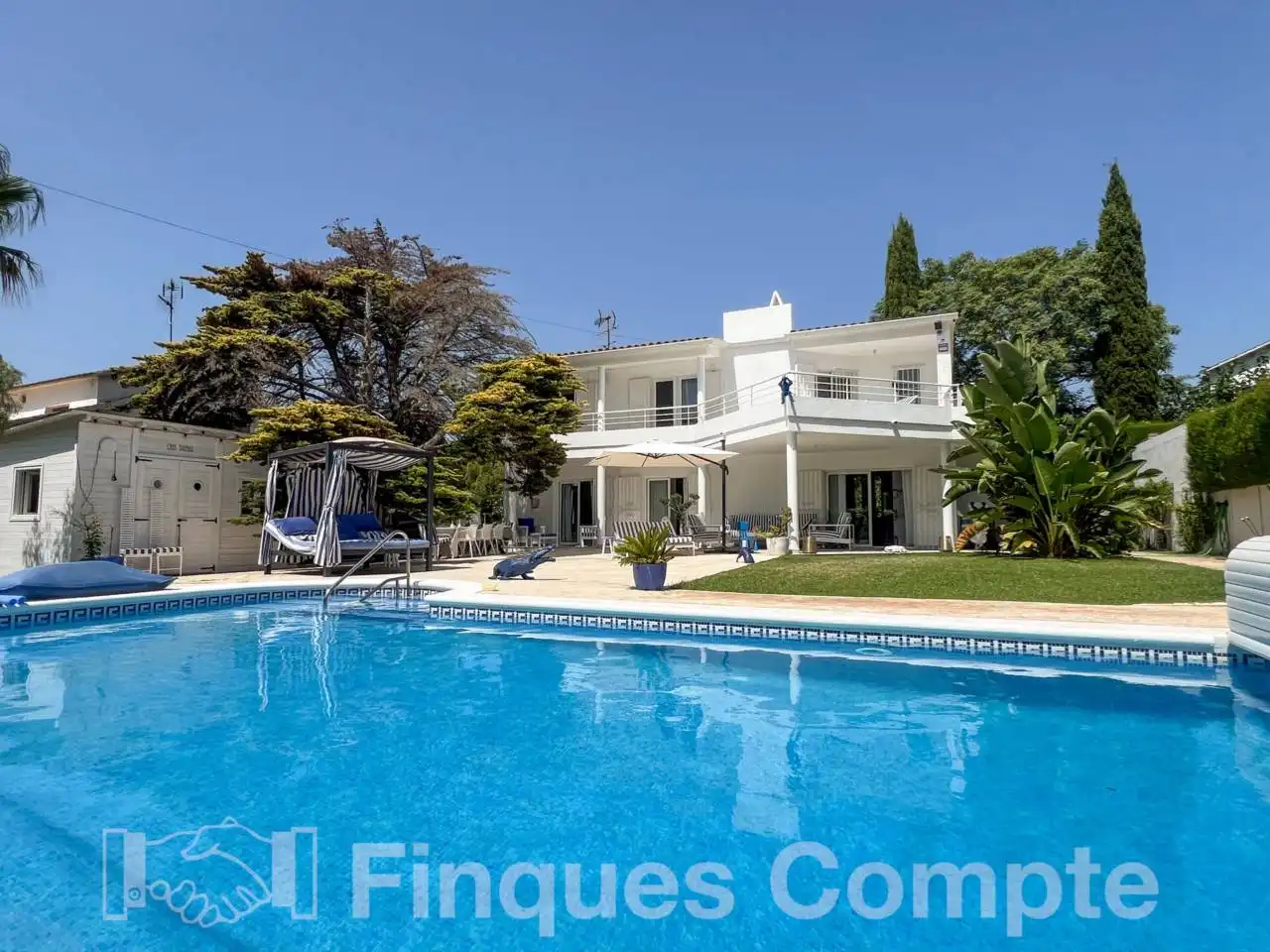 Vista exterior de Casa o xalet en venda en Roda de Berà amb Aire condicionat, Jardí privat i Terrassa