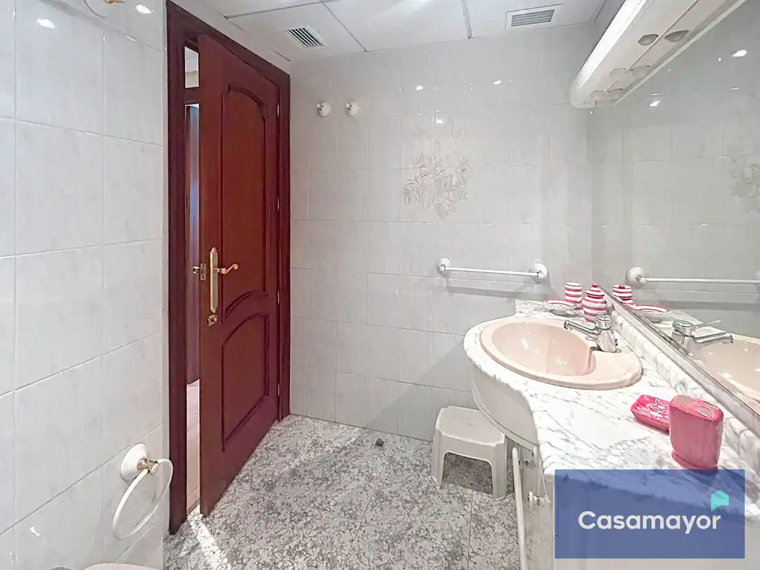 Bathroom of Flat for rent in Alicante / Alacant  with Air Conditioner, Heating and Furnished