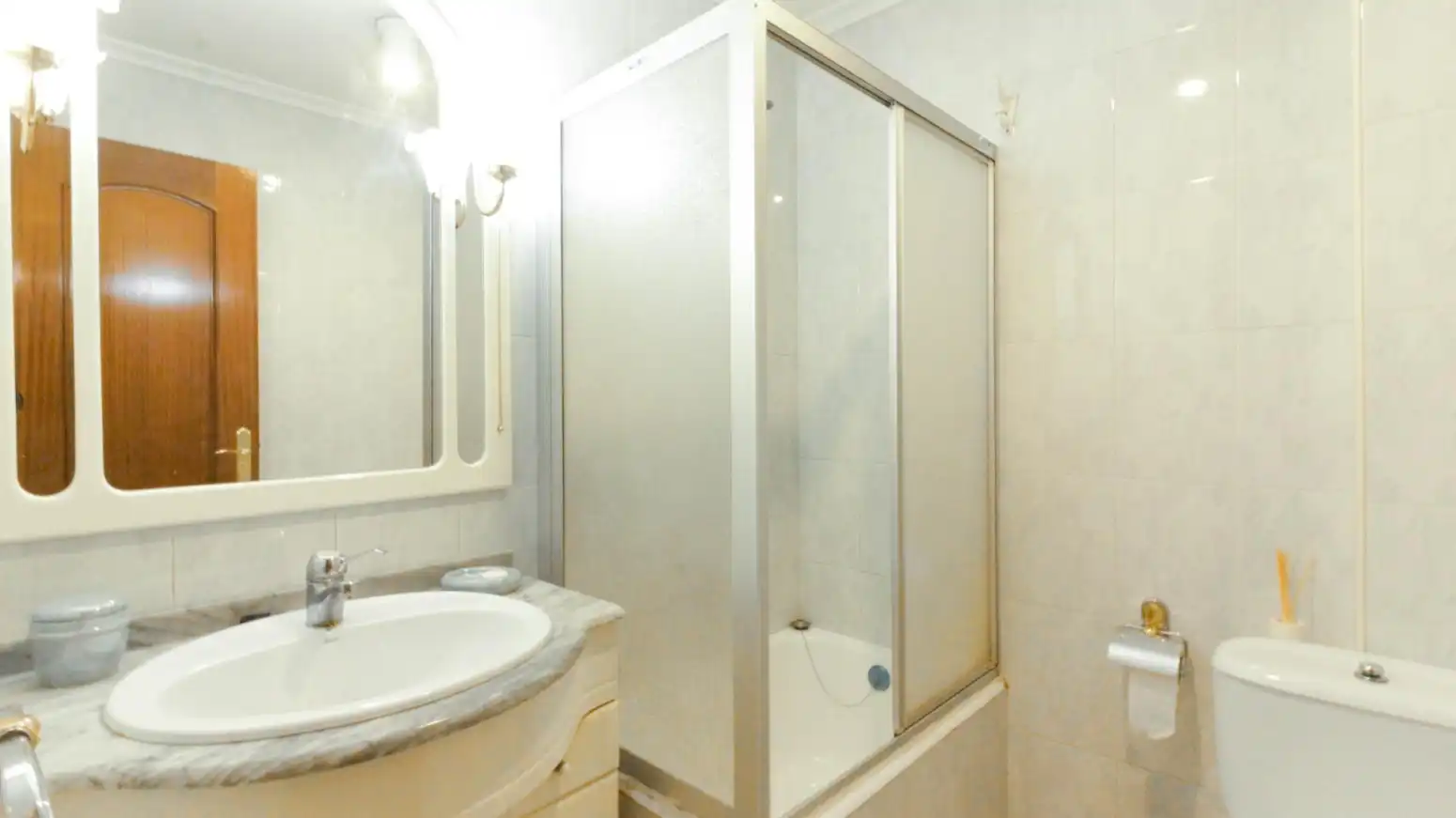 Bathroom of Flat for rent in Santander  with Heating, Parquet flooring and Furnished