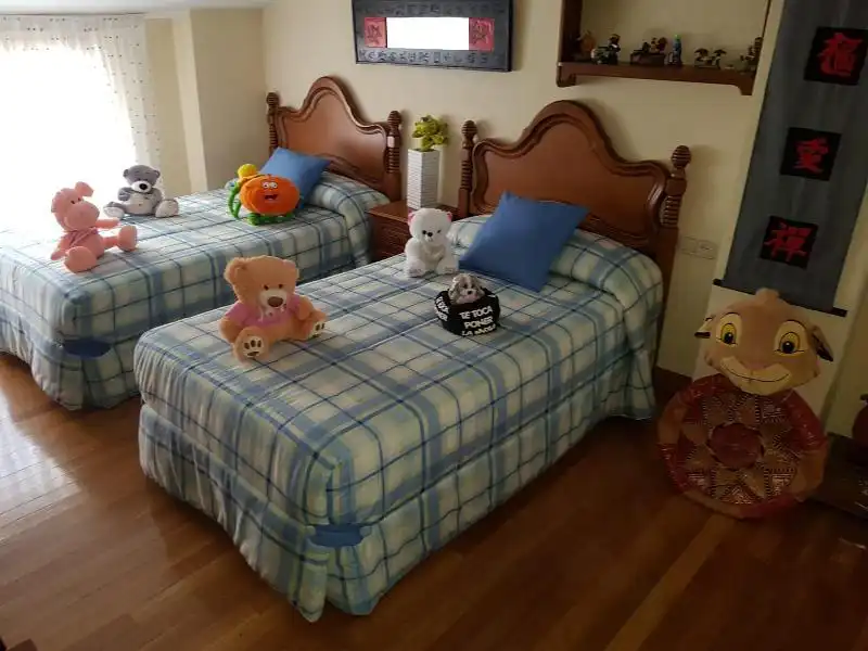 Schlafzimmer von Maisonette zum Verkauf in Plasencia mit Klimaanlage, Heizung und Privatgarten