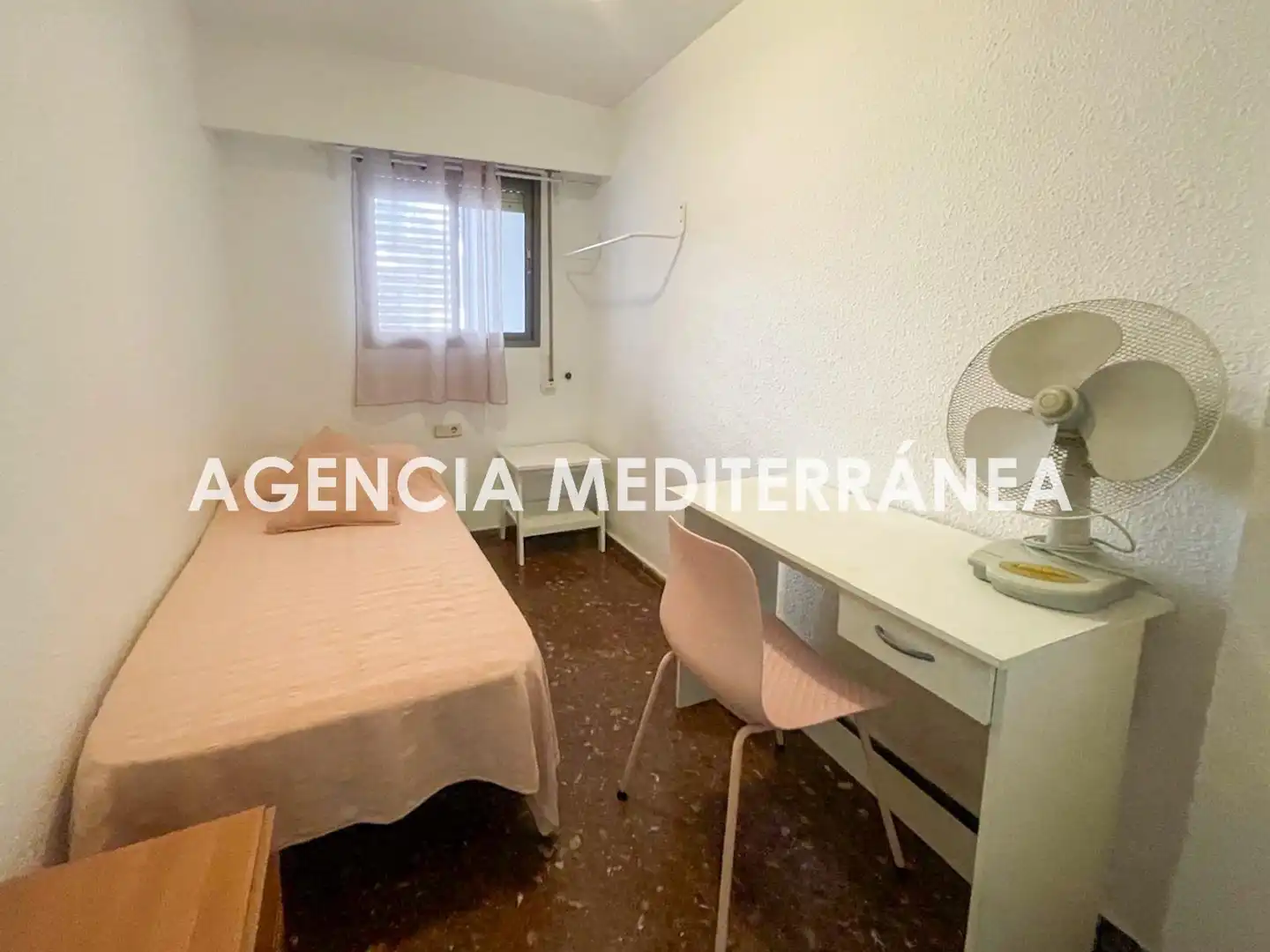 Dormitori de Pis de lloguer en Valencia amb Aire condicionat, Calefacció i Moblat
