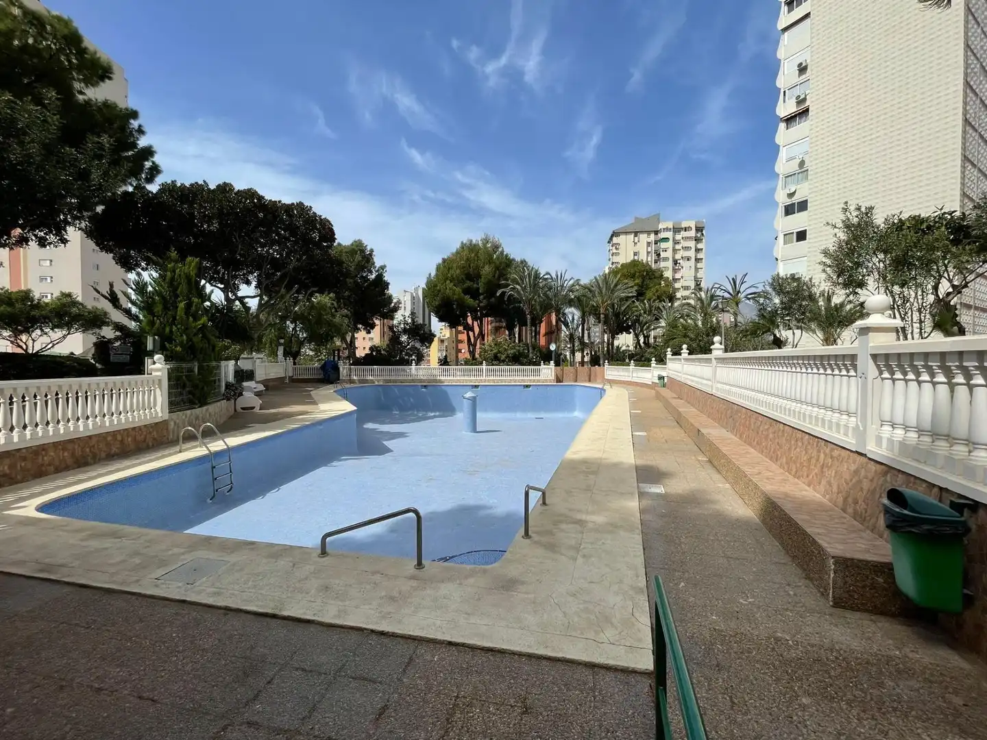 Schwimmbecken von Wohnungen zum Verkauf in Benidorm mit Gemeinschaftspool
