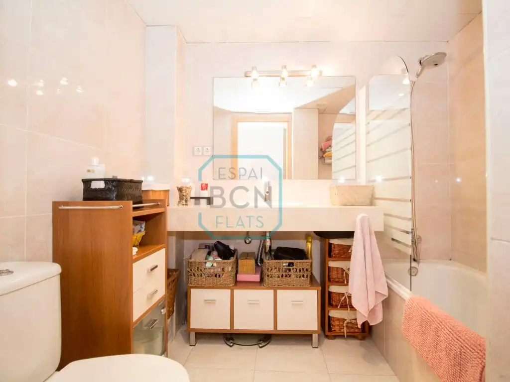 Badezimmer von Maisonette zum Verkauf in Barcelona