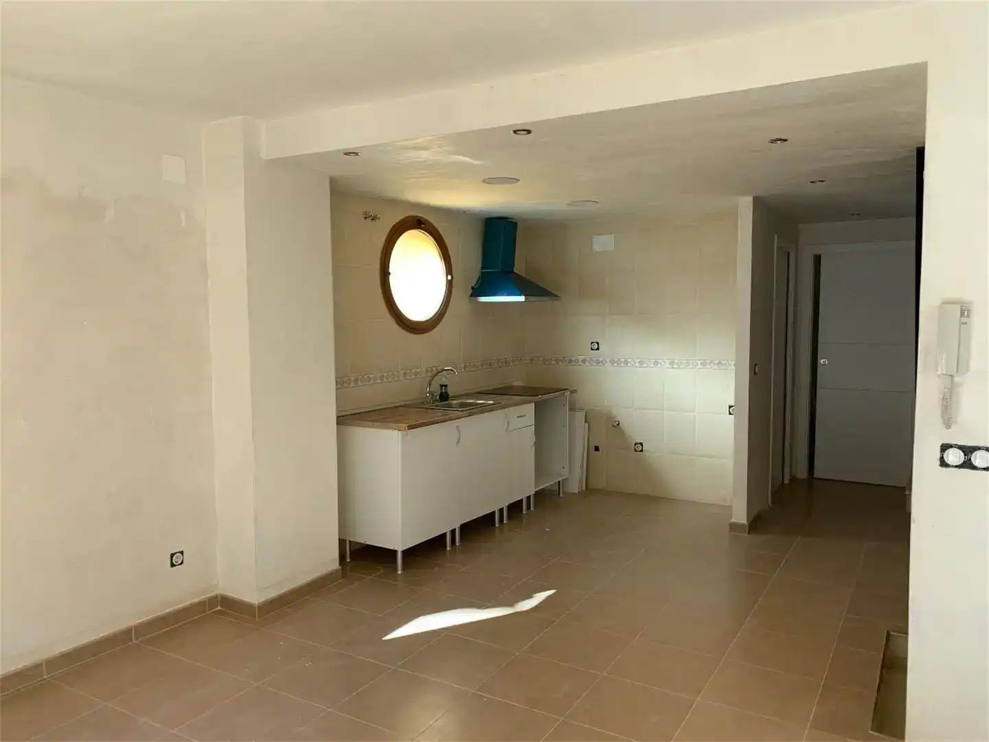 Küche von Wohnung zum Verkauf in Gaibiel mit Klimaanlage und Balkon